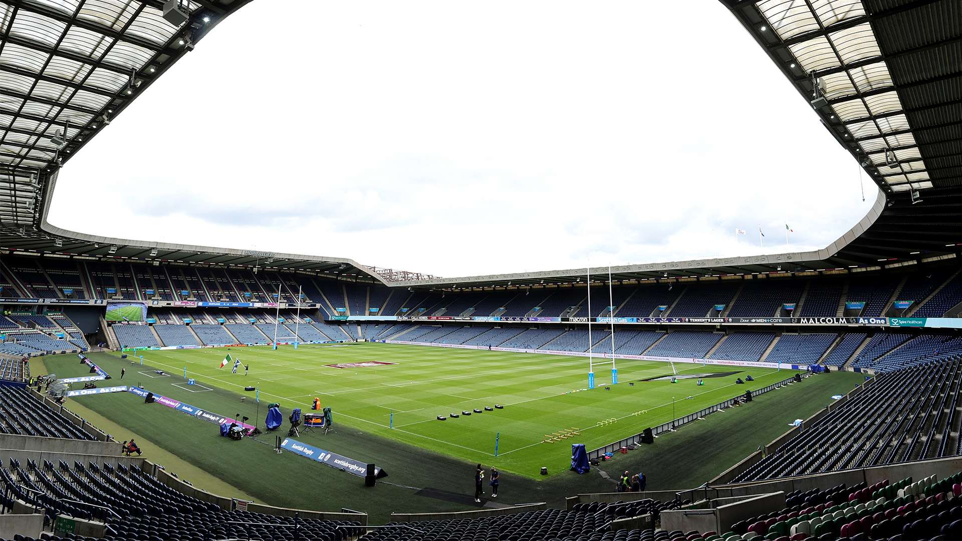 四川筠连山体滑坡救援工作紧张进行.